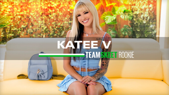 Katee V gibt ihr Debüt für die Erotikbranche bei TeamSkeet