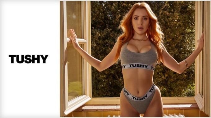 Tushy zeigt Scarlett Jones' 1. Analfilm