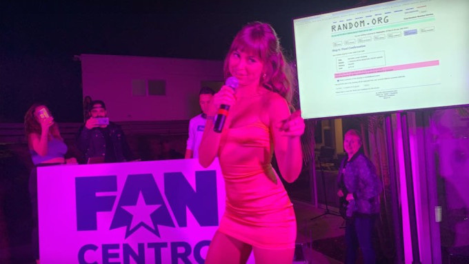 FanCentro verschenkt Lambo während der Rauken Hausparty